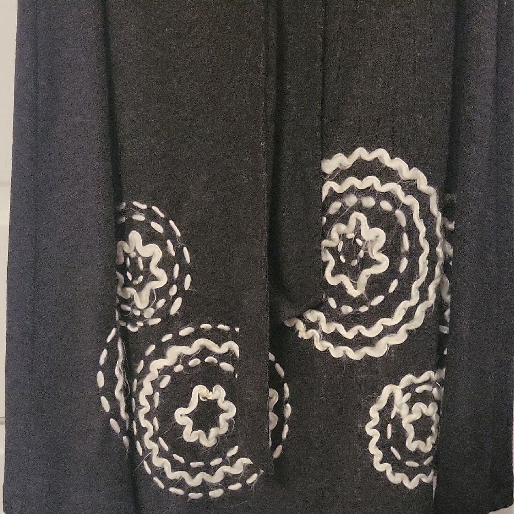 Casual Charcoal Grey Dress with Embroidered Details - Picture 3 of 4
